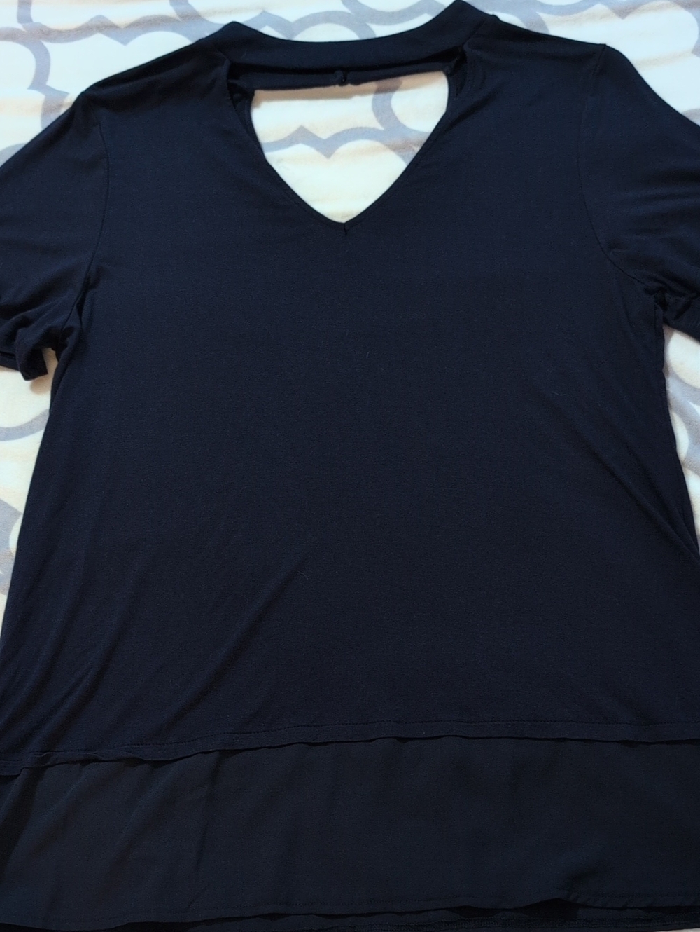 Cupio Navy Short Sleeve V‑Neck Top with Back Cutout